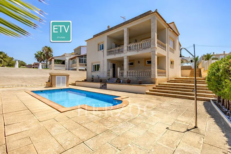 Detached house with fantastic sea views over the bay of Palma in Badia Blava — photo 1