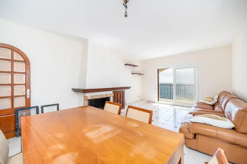 Three-bedroom penthouse on the first line of the sea in Portocolom — photo 10