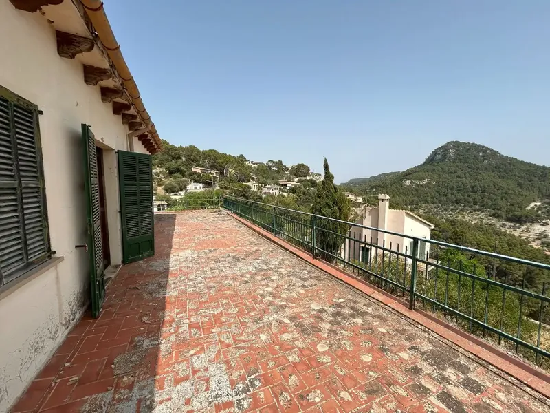 Urban multi-family plot of 1,381 m2 with sea views in Galilea, with an existing house of 477 m2 to renovate. The central and elevated plot — photo 6