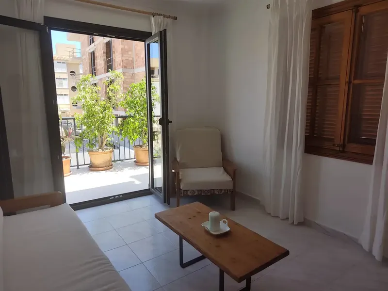 Spacious, bright and perfectly maintained home in a small building with only two floors — photo 3