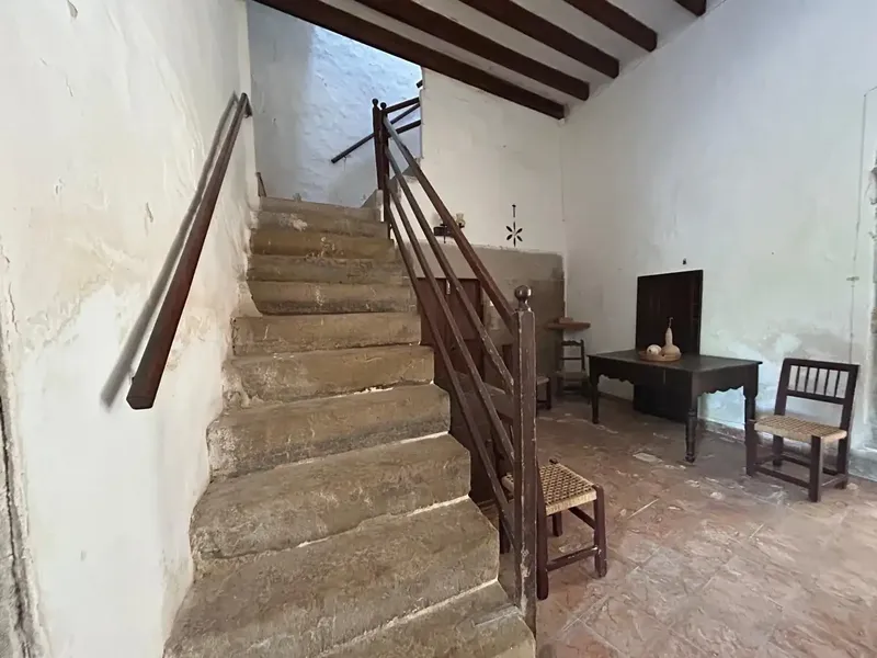 In the heart of Binissalem and just a few meters from the village square we find this spectacular manor house with more than three hundred — photo 12