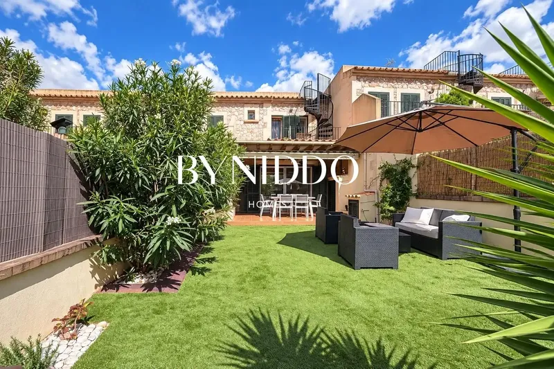 BYNIDDO Homes presenta esta acogedora casa adosada situada en la urbanización El Paraíso, en Sa Vinyola – Sa Ràpita, en el municipio de Camp — photo 1