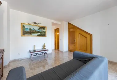 Ground floor with large terrace and communal pool — photo 7