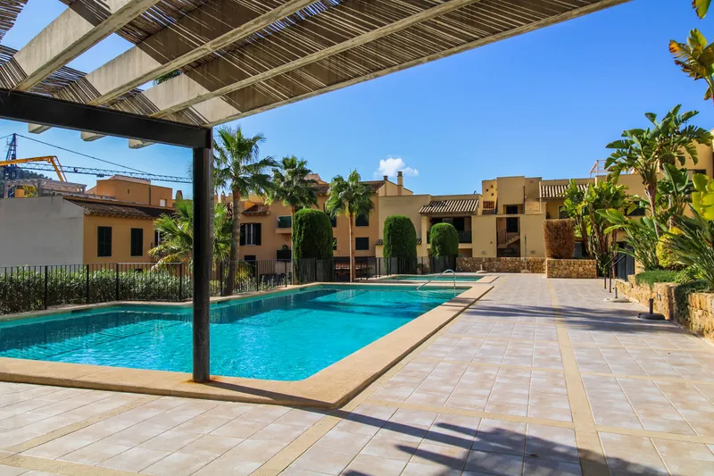 Ref.2470A – Exclusive penthouse in a well-maintained complex with pool and garden — photo 1