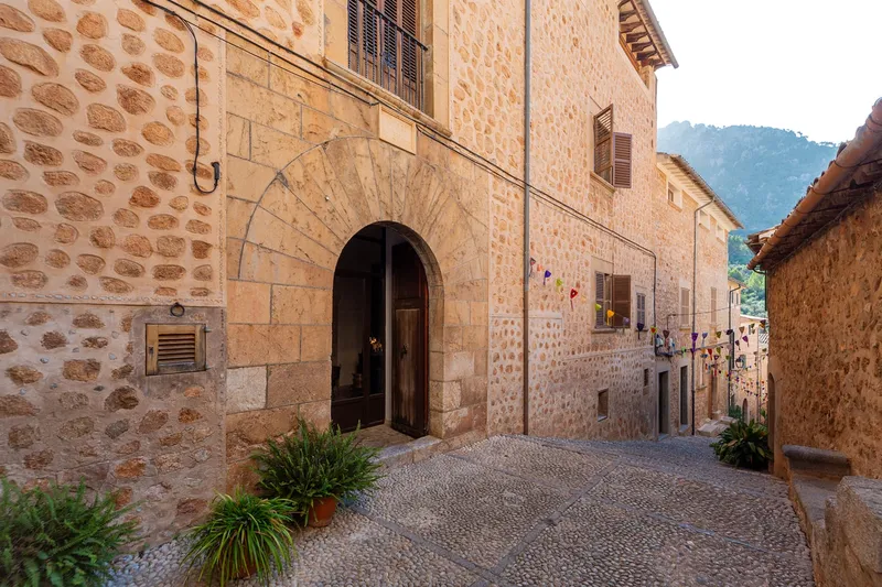 Townhouse to update in Fornalutx — photo 2