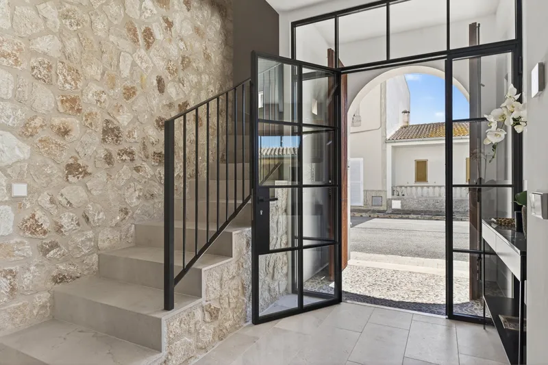 Elegant townhouse on a quiet corner plot with views in Ses Salines — photo 5