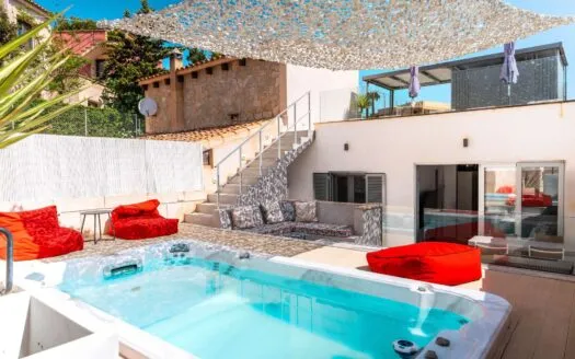 Sunny home with rooftop terrace, sea views and rental license in Cala Llombards — photo 2