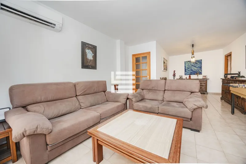 Apartment with a Large Terrace for Sale in a Prime Location in Puerto de Alcudia — photo 3