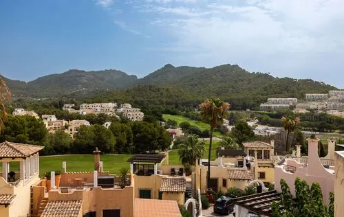 2 Bedrooms in Camp de Mar — photo 3