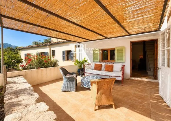 Detached house in Calle Oriente, Bunyola — photo 1