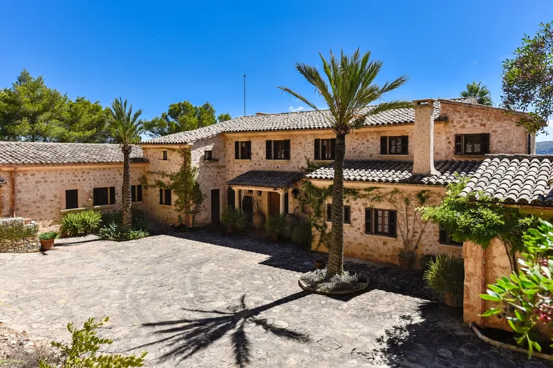 Extraordinary property with three buildings and panoramic sea views in Son Macià — photo 3