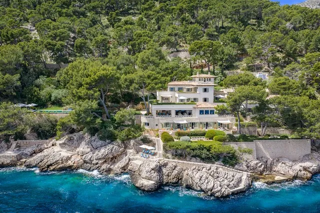 Exclusive frontline estate with direct sea access for sale in Formentor, North Mallorca — photo 1