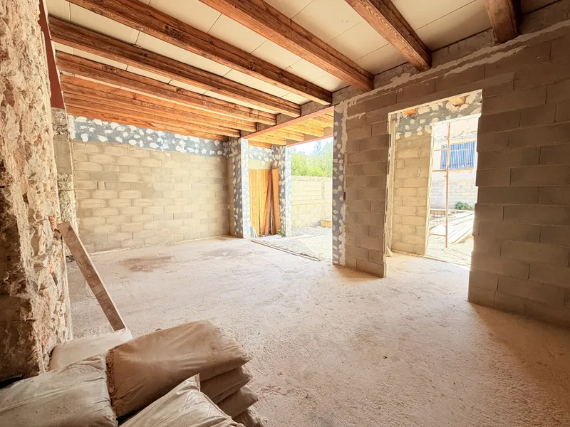 Townhouse for renovation with building permit – with great room concept and pool in Sant Llorenç — photo 9