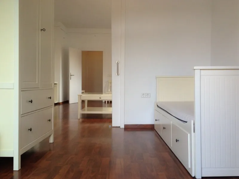 Spacious apartment for renovation with two bedrooms, two bathrooms, terrace, lift and parking in El Terreno — photo 4