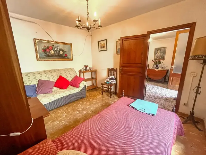 Discover a beautiful and spacious townhouse in the heart of Pollença, a true gem brimming with potential for a luxurious home — photo 2