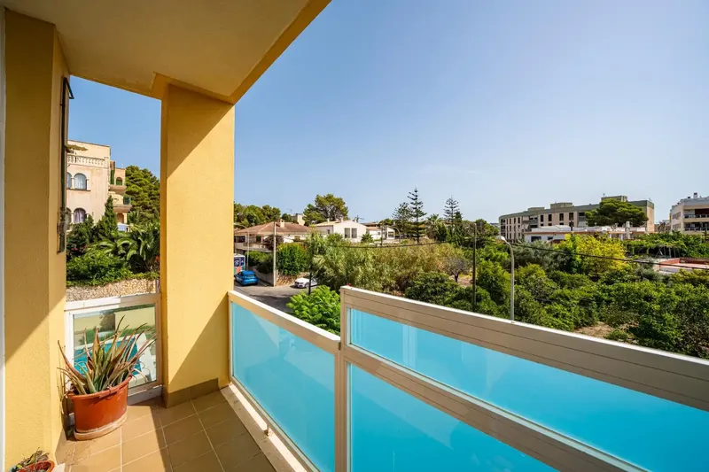 This apartment in Cala Ratjada represents an excellent opportunity for those looking for a functional and well-located home. From GestPropieda — photo 2