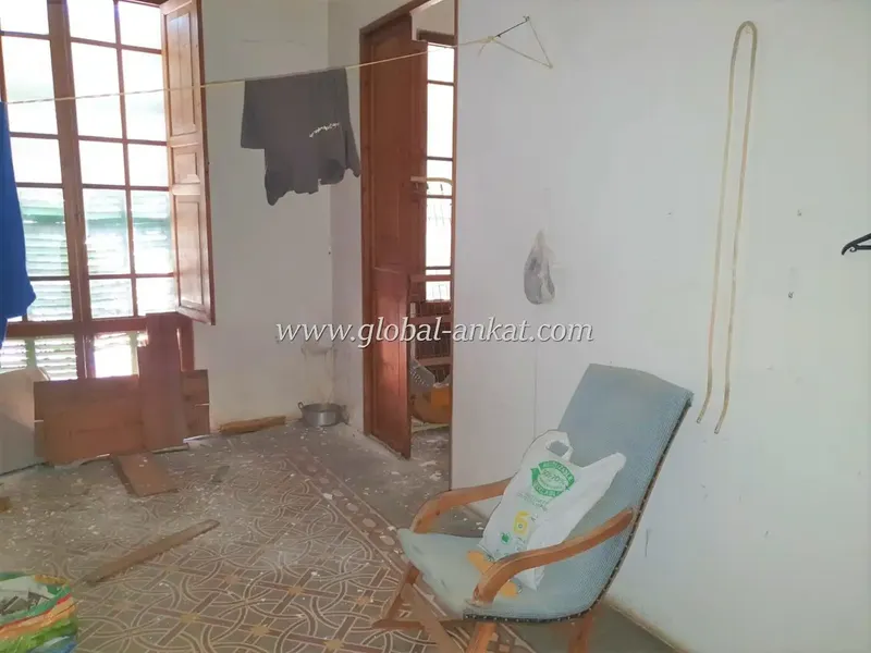 House to renovate in Felanitx, located in the Can Moix area on Ps. Ramón Llull, with a plot area according to the cadastre of 398m2, with — photo 4
