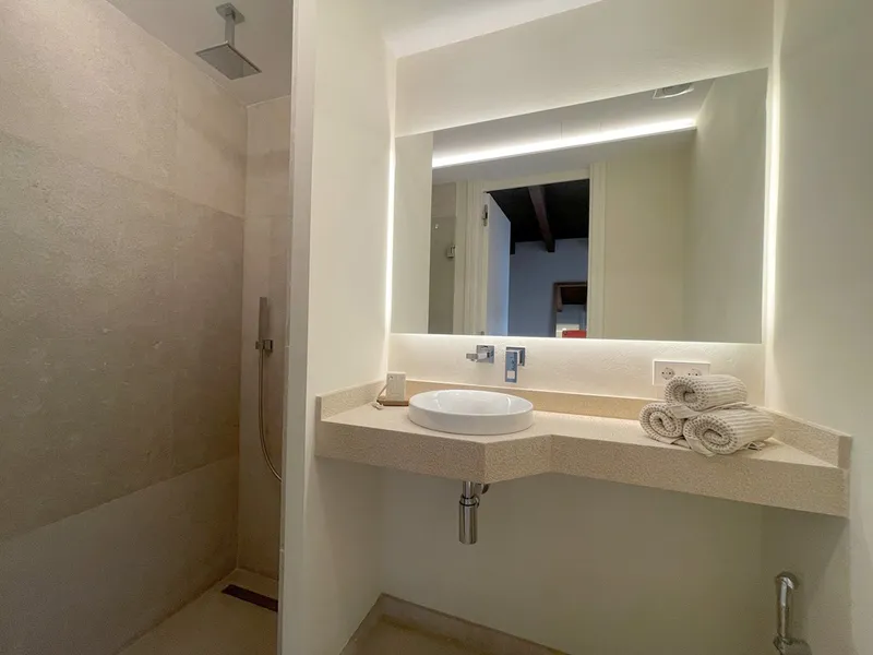 Ultra-luxury penthouse with private terrace, elevator, and parking. 3 bedrooms, 3 bathrooms. — photo 10