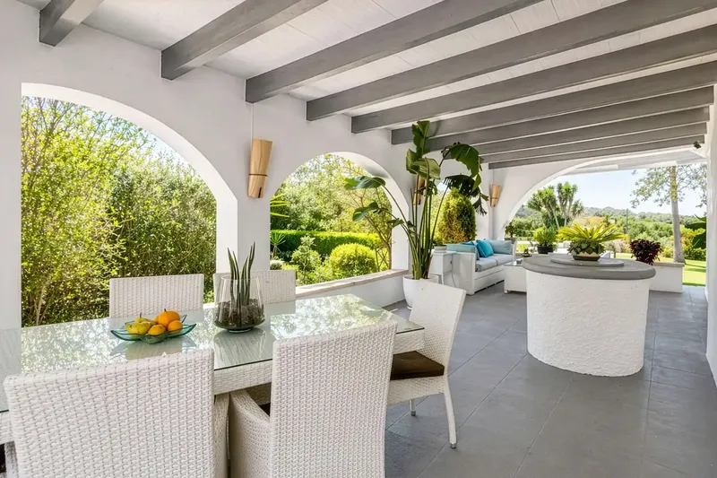 This exceptional modern Ibizan-style finca is located in the idyllic countryside near Sineu - an elegant retreat with plenty of — photo 7