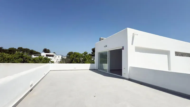 This 73 m2 penthouse in Cala D'Or is a stone's throw from the nearby turquoise coves and is distributed in 2 bedrooms, 1 bathroom with shower — photo 1