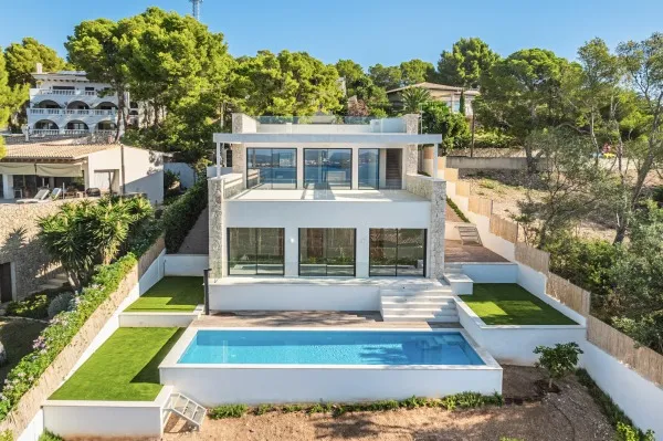 Elegant luxury villa in a privileged location with impressive sea views — photo 1