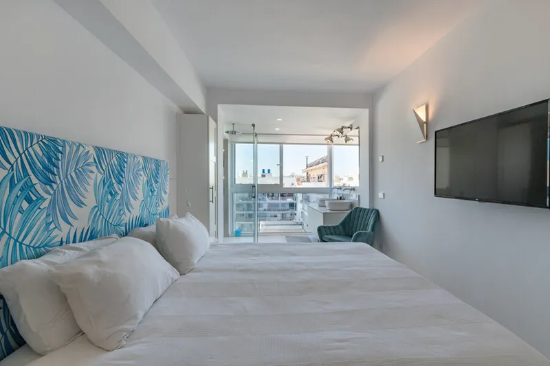 Amazing First Line Luxury Four-Bedroom Penthouse with Sea Views and Fantastic Terrace — photo 4