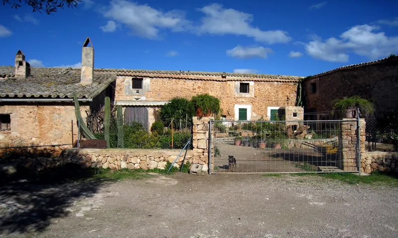 Rustic country property of 1,250,000 m² with buildings in the vicinity of Palma city — photo 1