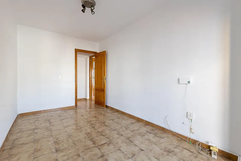 Apartment with elevator in Camp Redó area — photo 12