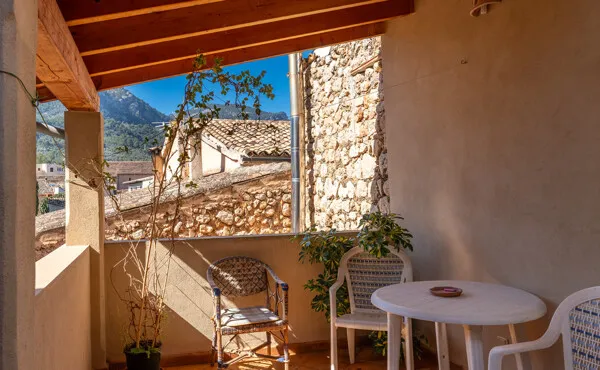 Townhouse with terrace and patio in Sóller — photo 1