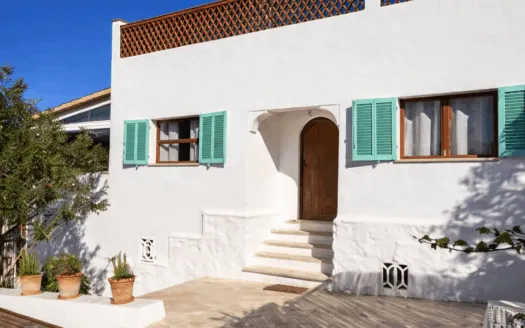 Chalet in Cala Llombards – with pool, garden and ETV license for 5 people — photo 1