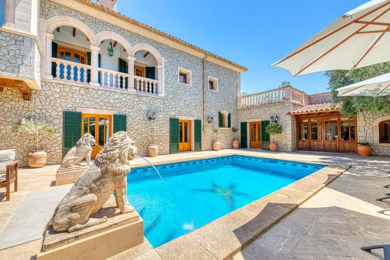 This detached villa is located in the village of Es Capdella, on the southwest coast of Mallorca, an area that has become increasingly — photo 1