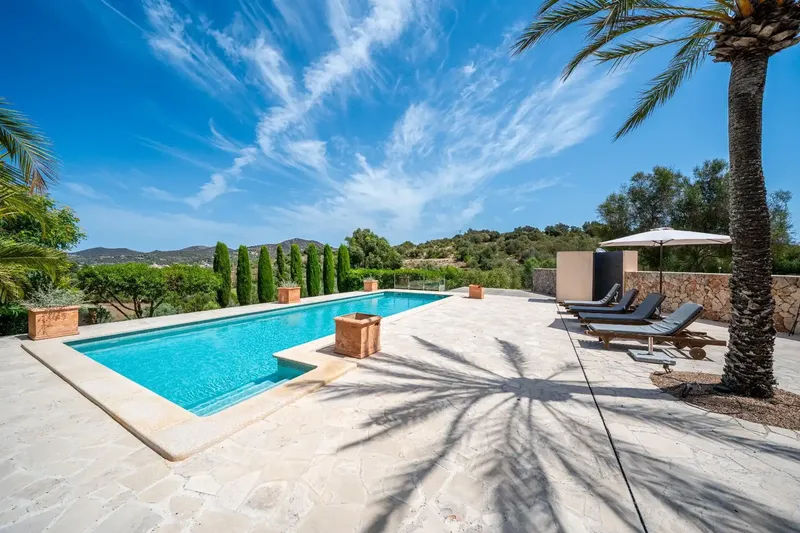 Charming rustic finca with tourist license (ETV) for up to 9 people, located in an idyllic and quiet setting in Son Macià. Surrounded — photo 1