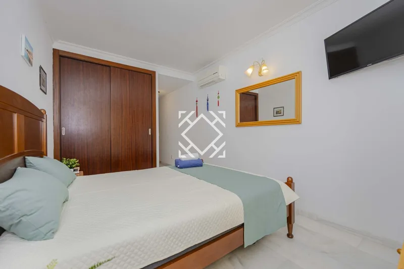 A spacious and bright flat in an exceptional location, for sale in Puerto de Alcudia, Mallorca. — photo 4