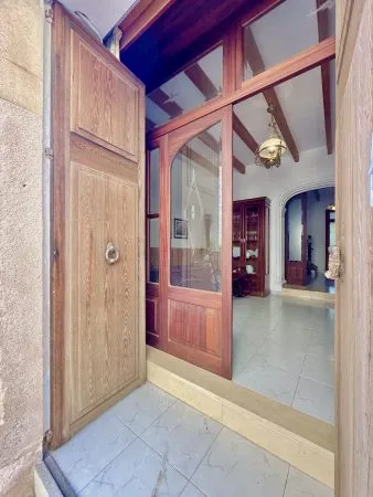 Rare opportunity… Historic village house with lots of potential for renovation in the heart of Porreres — photo 1