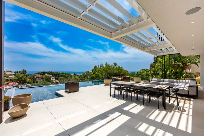 Luxurious designer villa with magnificent sea views — photo 4