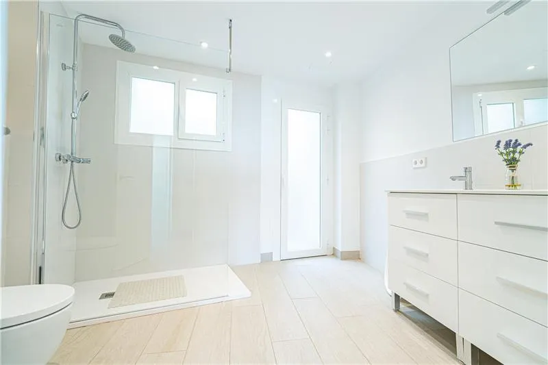 Fully renovated seafront apartment — photo 12