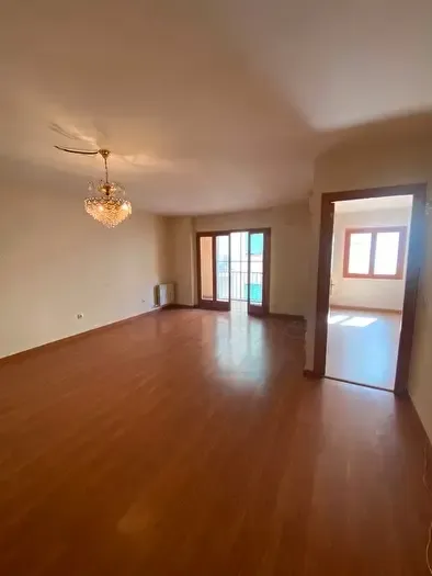 Piso de 3 habitaciones en venta en Centre, La Missió — photo 1