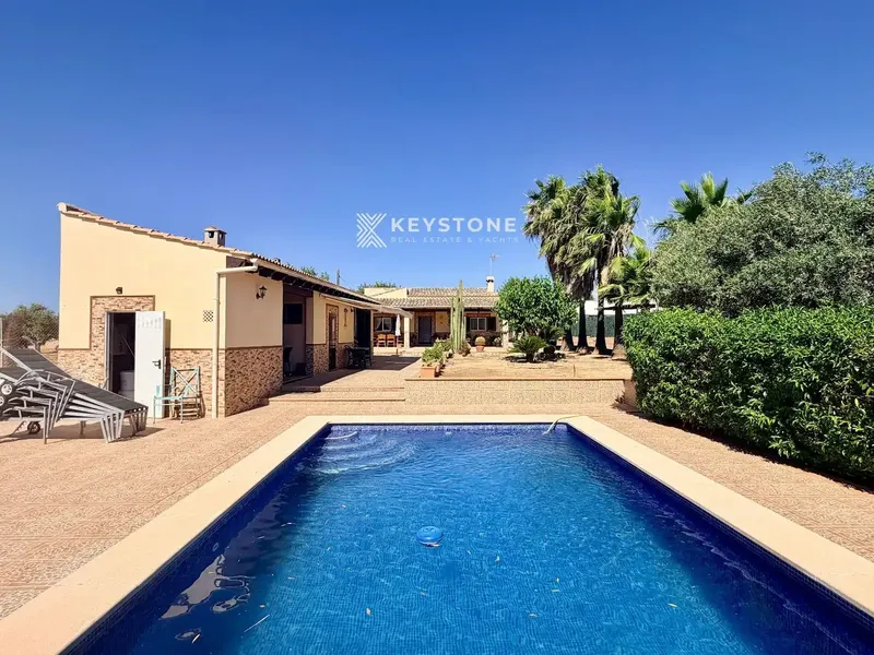 Discover a unique finca in Llucmajor combining privacy, nature, self-sufficiency and enormous development potential. A property — photo 2