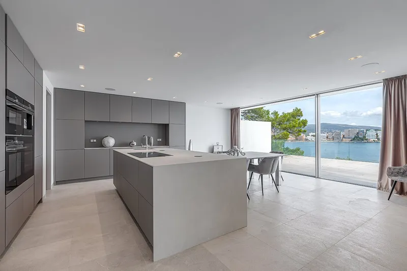 Exceptional seafront luxury property with direct sea access — photo 7