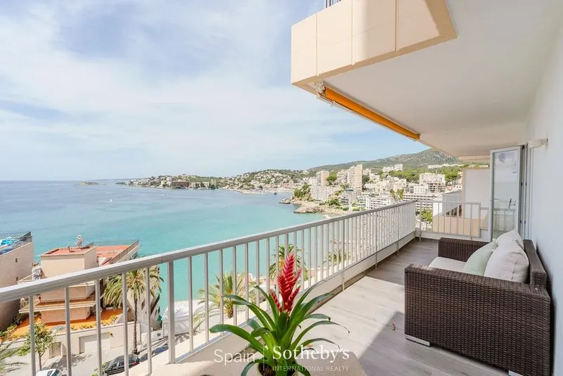 Flat / apartment for sale in Avenida de Joan Miró — photo 1