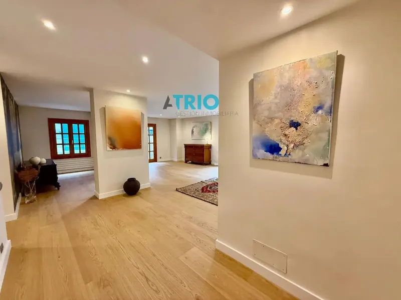 In the heart of Palma's old town, just steps from the majestic Cathedral of Mallorca (La Seu), this elegant and spacious apartment is located — photo 6