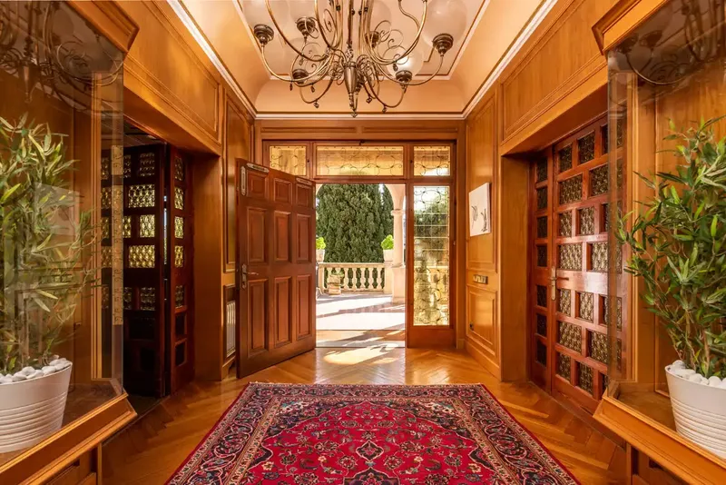 This beautiful classic Mallorcan style villa in Palma de Mallorca is located in a privileged and quiet residential area in the prestigious — photo 7