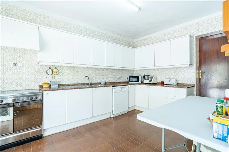 Detached house with swimming pool on an approximately 1,200 m² plot, just 5 minutes from the town and the sea. — photo 11