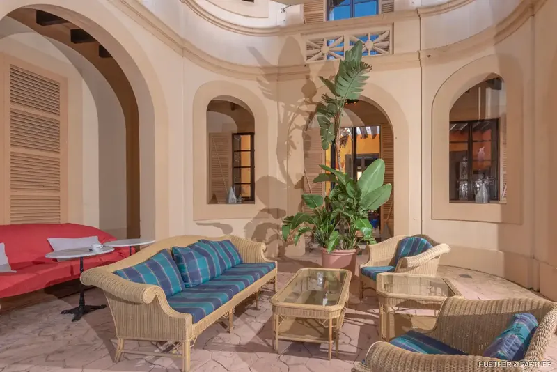 This good and very successful hotel is located above the center of Arta. — photo 4