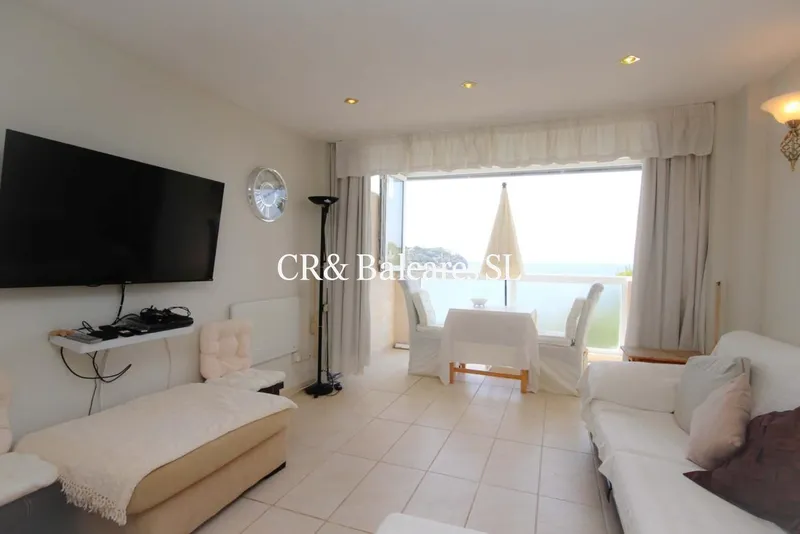 Sea-front one-bedroom apartment with superb views — photo 3