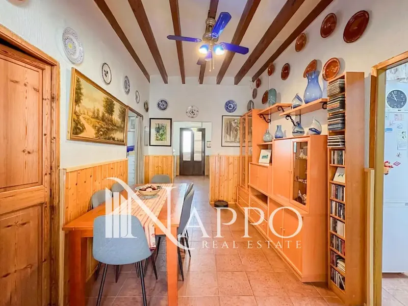 Nappo Real Estate is pleased to present this unique ground floor with large private patio located on Calle Barrera, in the heart of — photo 4