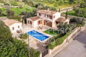 Ref. PRO196 – Bright chalet with gallery and separate pool house with sauna near Cala Figuera — photo 1