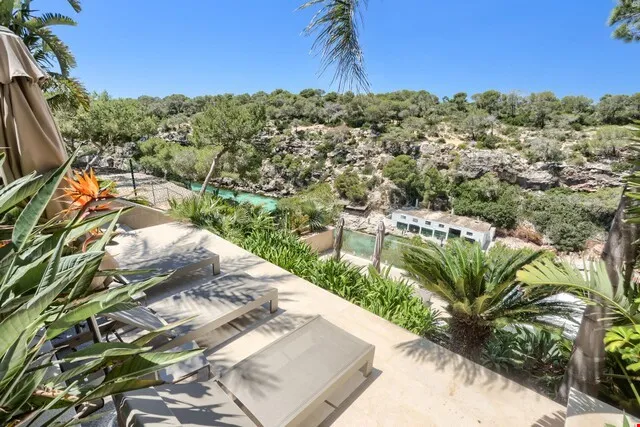 Coastal three-bedroom villa for sale with holiday licence in Llucmajor — photo 9