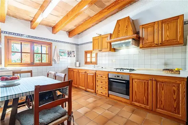 Rustic Mallorcan finca on a plot of 8,750 m², offering a charming 175 m² single-story home, plus a — photo 12