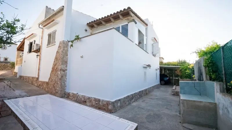Descubre esta acogedora vivienda unifamiliar orientada al sur, situada en el popular pueblo pesquero de Porto Colom, en la costa sureste de  — photo 7